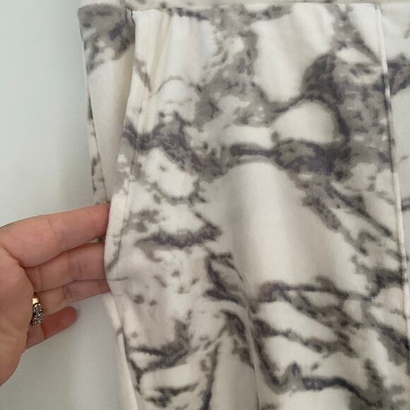 Soma Weekend Velvet Pajamas Set White Gray Marble Womens Size Small - Picture 12 of 13